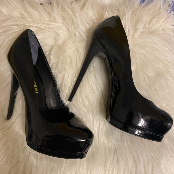 Black sexy heels, perfect for date night 💕 - Picture 4 of 4